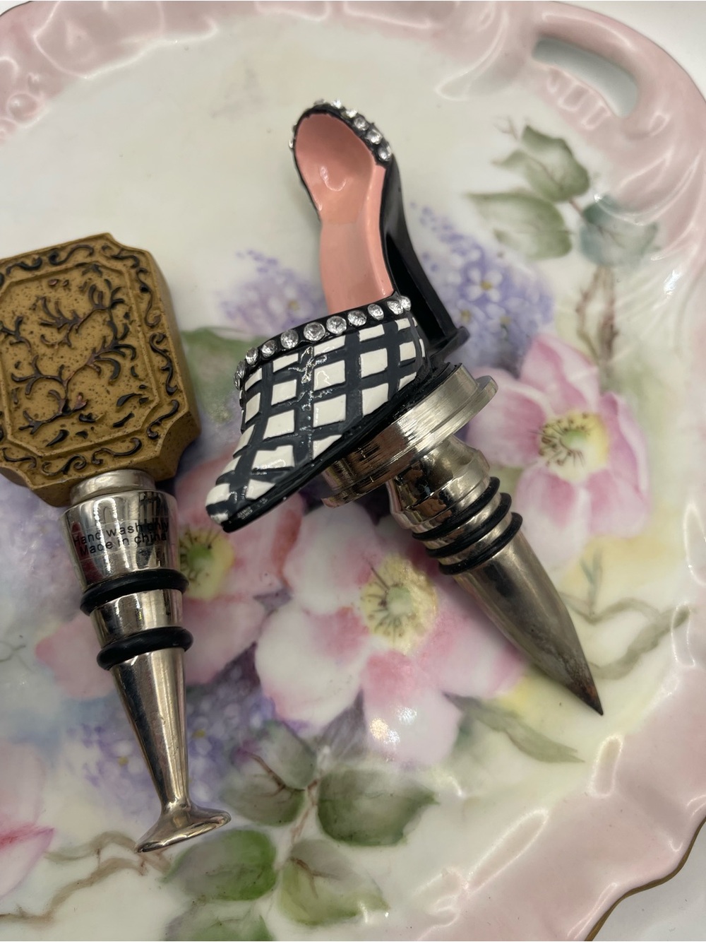 High Heel Shoe Wine Bottle Stoppers - Red, Black & Pink - Picture 4 of 12